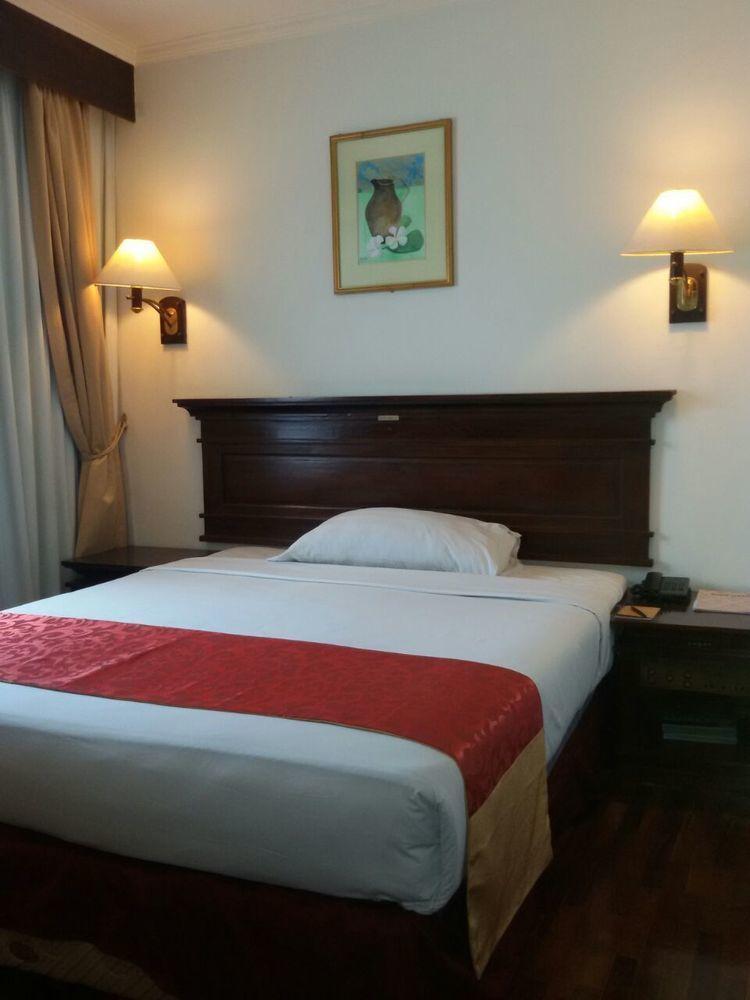 Maharani Hotel Jakarta Exterior photo